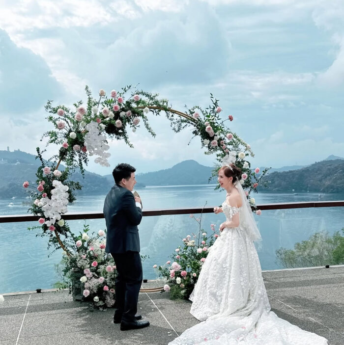 Elegant Asian bride and groom at Sun Moon lake Taiwan outdoor wedding 